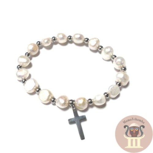 Pulsera de perlas con cruz